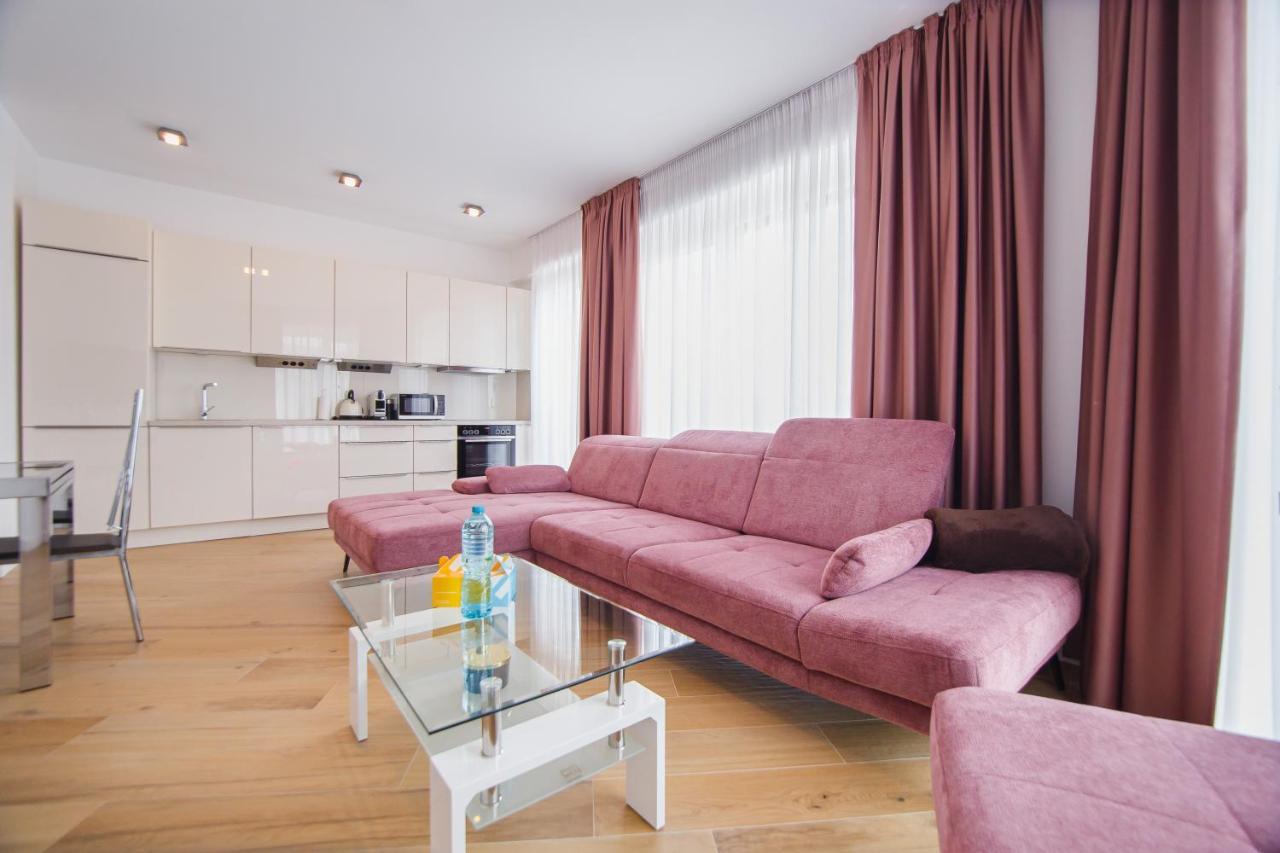 Pink Sahara Near City Center Oradea Extérieur photo