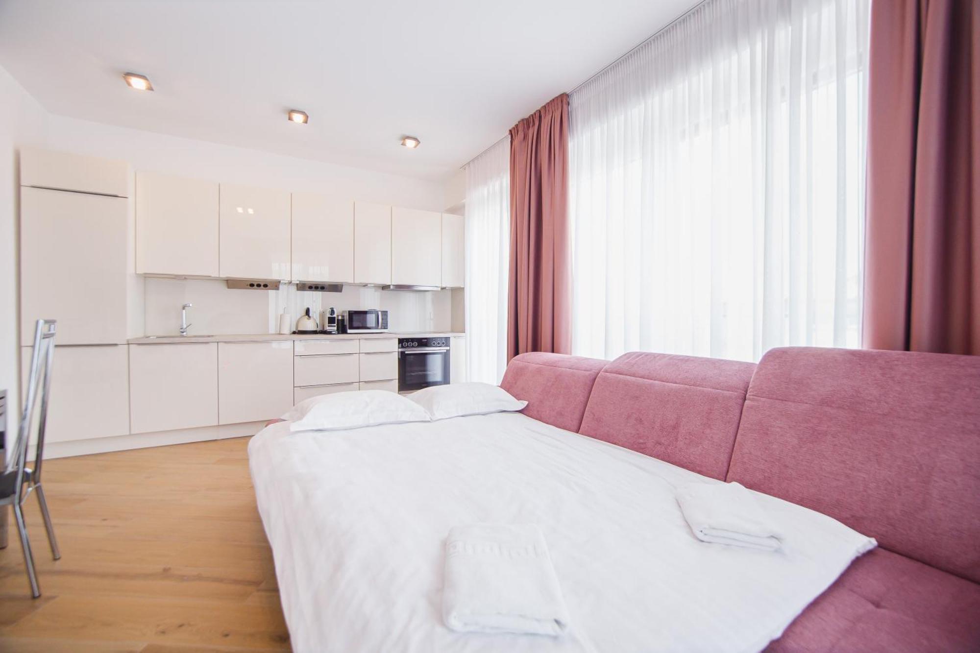 Pink Sahara Near City Center Oradea Extérieur photo