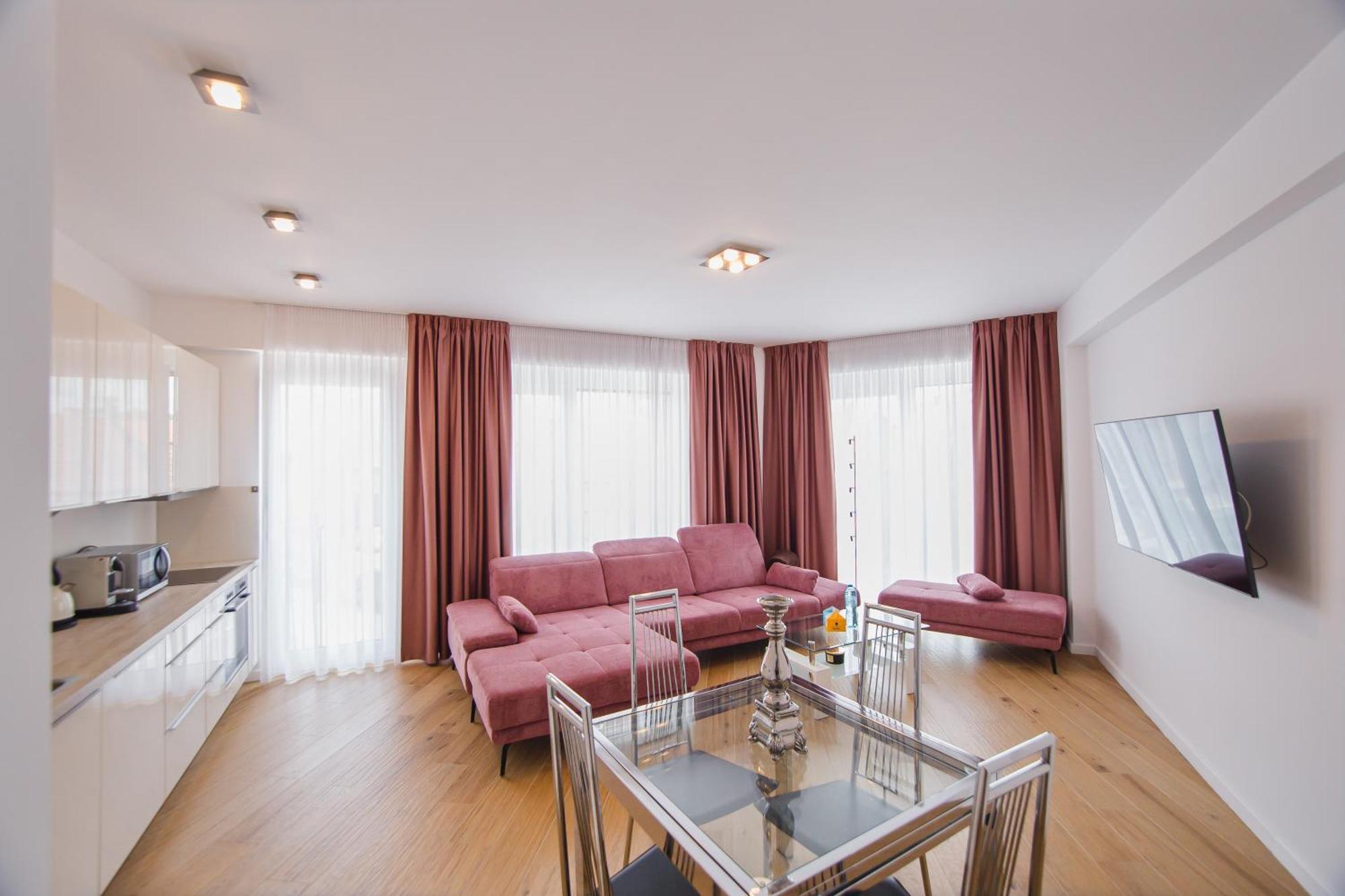 Pink Sahara Near City Center Oradea Extérieur photo